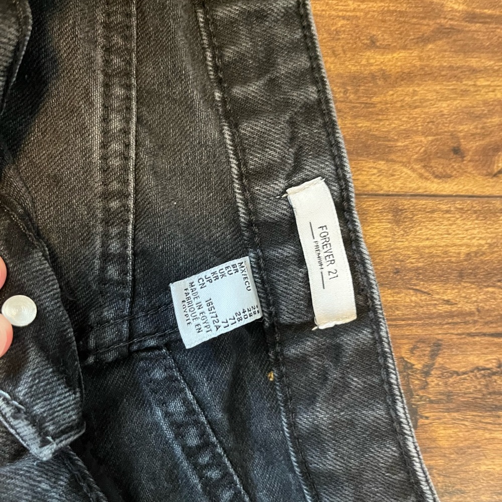 FOREVER 21 BLACK SHORTS 💕 - Picture 2 of 4